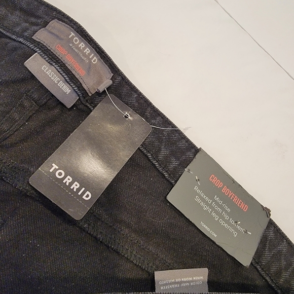 Torrid Crop Boyfriend Jean - Classic Denim Black Medium Wash Plus Size 20 NWT! - Picture 13 of 17
